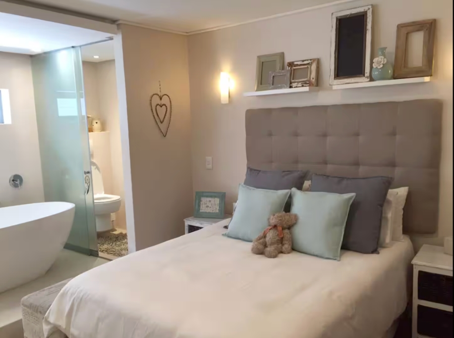 2 Bedroom Property for Sale in Vredehoek Western Cape